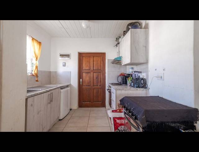 2 BEDROOM HOUSE FOR SALE IN GROENHEUWEL